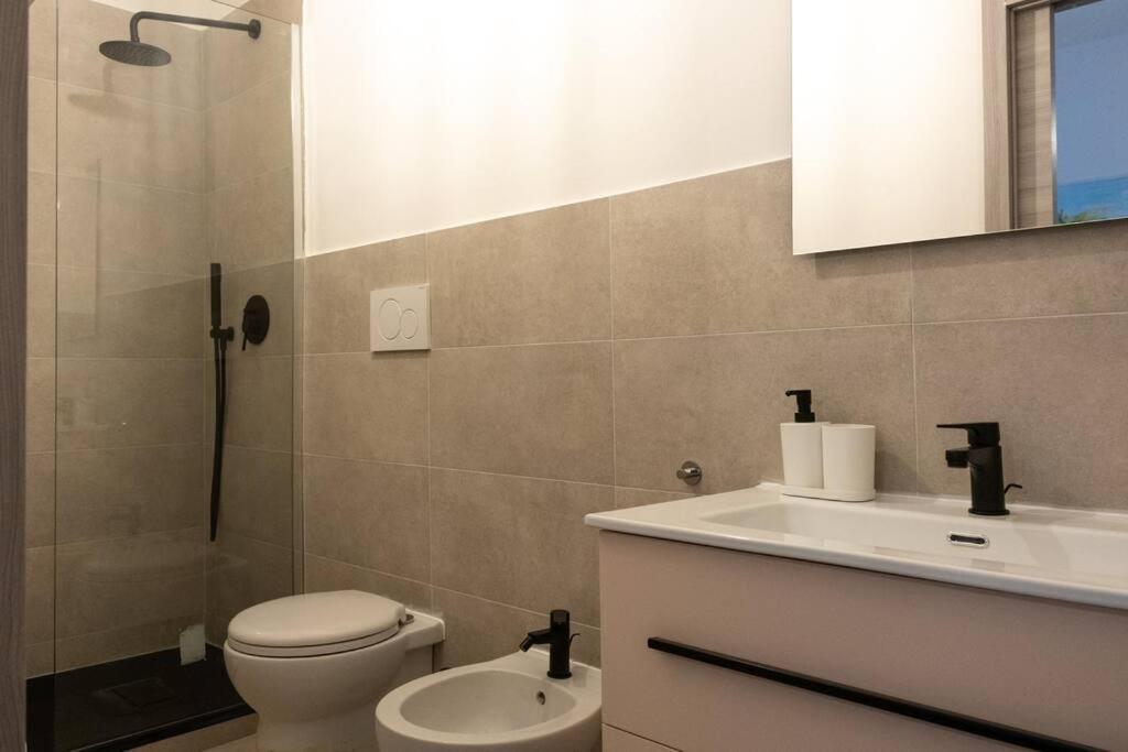 Private Room: The Port Apartment Scirocco Livorno Ngoại thất bức ảnh